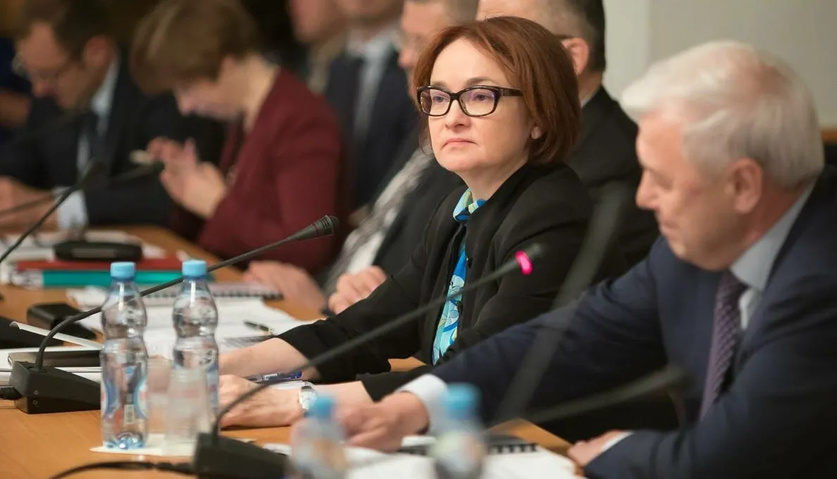 ЦБ впервые за три года снизил ключевую ставку: что это значит для экономики?